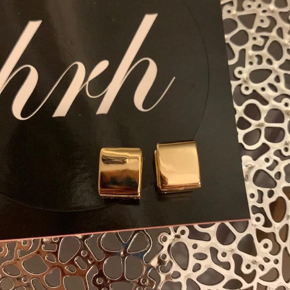 HRH collection cube earrings - Picture 2 of 3